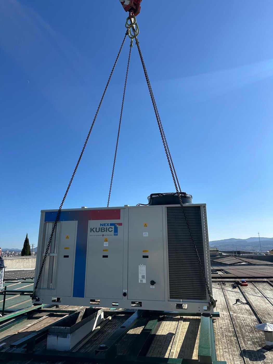 Unitats tipus Roof Top per climatitzar processos industrials del sector enològic