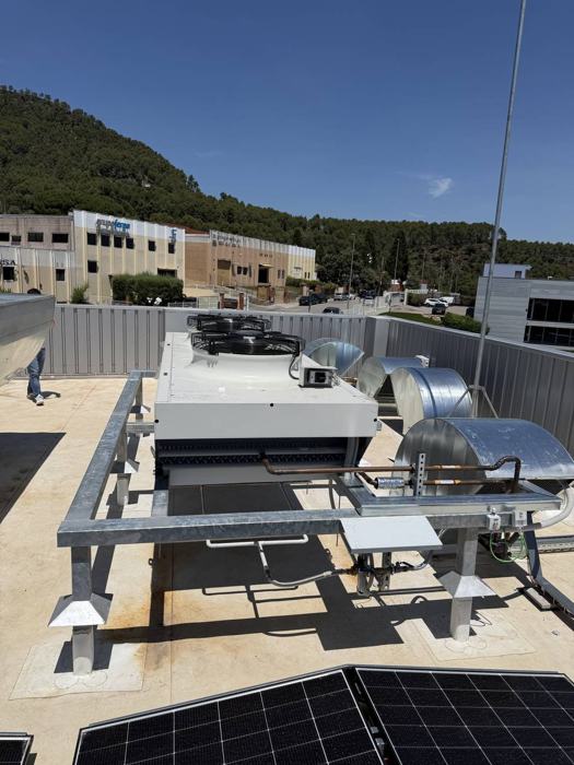 Gas cooler en cubierta con sistema adiabático